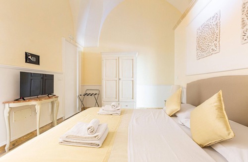 Lecce Bed & Breakfast | Double Room (Breakfast Included) at Dimora Le Tre Muse Charming Guesthouse in Lecce