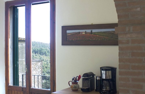 Trequanda Apartment | Enjoy a Classic Tuscan Hill Town holiday—now with AC!