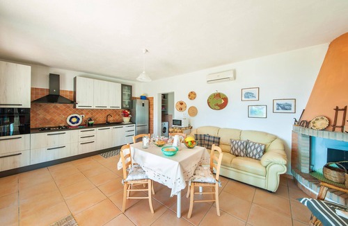 Castelsardo House | Enjoy the fantastic view of the sea of Castelsardo from this small detached house.