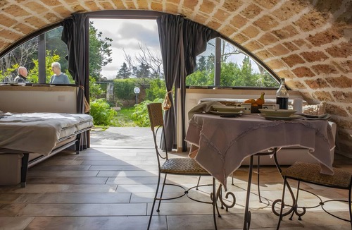 Novoli Apartment | Fata bianca: botanical garden, swimming pool and whirlpool