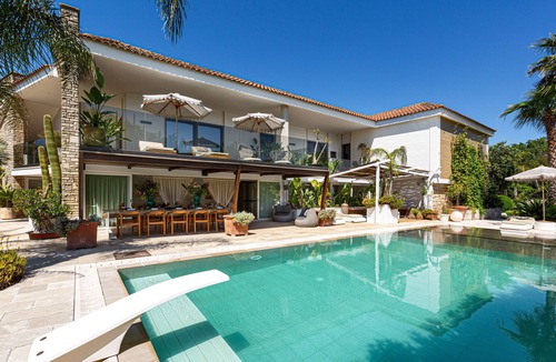 Depressa Villa | Flora Jungle Retreat by Perle di Puglia