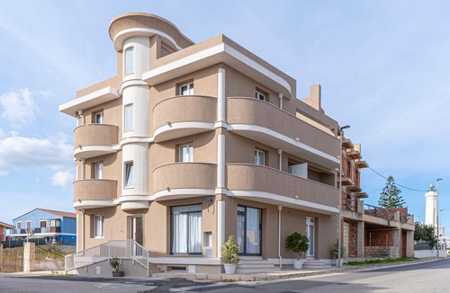 Portopalo di Capo Passero Apartment | Giualè Portopalo '4' with Sea View, Wi-Fi and Air Conditioning