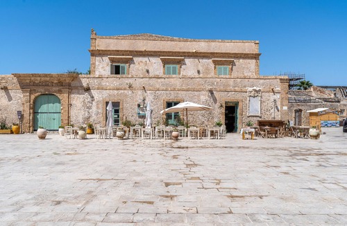 Portopalo di Capo Passero Apartment | Giualè Portopalo '4' with Sea View, Wi-Fi and Air Conditioning