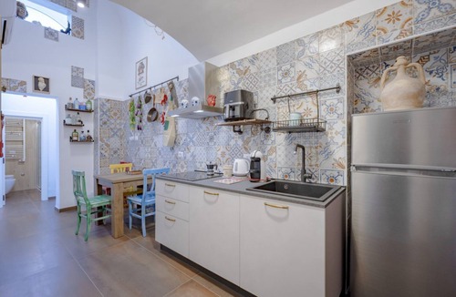 Taranto Apartment | GuestHost - Charming 74 sqm apartment, ideal for groups or families of up to 4 guests, located on the first floor of a building (a few steps to access/NO elevator).The accommodation is located in a very central area, just a few minutes’ walk from the