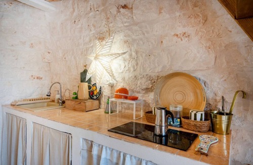 L'Assunta Apartment | GuestHost - Charming independent trullo of about 45 sqm, able to accommodate up to 3 people and perfect for those who want to immerse themselves in an authentic Apulian experience.The property is located in the hinterland of Monopoli, in a context immers