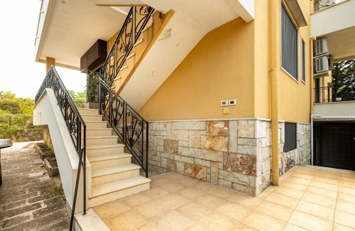 Bisceglie Apartment | GuestHost - Comfortable 40 sqm apartment, accommodating up to 4 people, located on the first floor of a small house without an elevator.The property is located on the Bisceglie seafront and offers enchanting sea views. The residential area is well-served