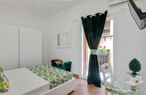 Castellammare Apartment | GuestHost - Cozy 60 sqm apartment, for 3 people, with 3 balconies and located on the 2nd floor of a renovated building without lift. The property is located in the heart of the historic center (Traffic Restricted Area), inside Vucciria area, one of the c