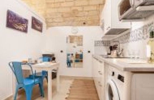 Old Town Apartment | GuestHost - La Casuccia x2 a step from the Basilica S. Nicola