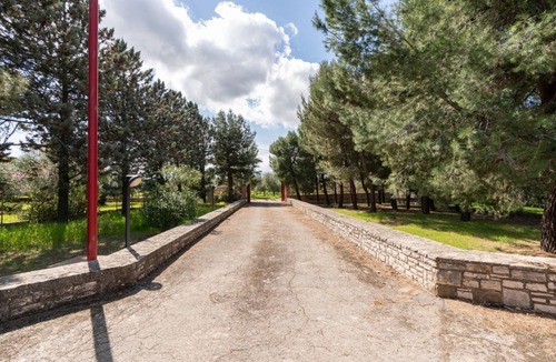 Andria Apartment | GuestHost - OroVerde Villa with Parking and Fireplace