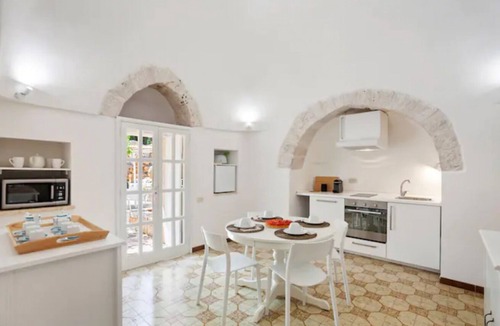 L'Assunta Villa | GuestHost - Spacious villa & trullo with swimming pool, able to comfortably accommodate up to 20 people. The accommodation boasts two views (north and south), from which you can admire both the sea and the hills of the Murgia, and offers large outdoor sp