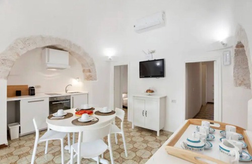 L'Assunta Villa | GuestHost - Spacious villa & trullo with swimming pool, able to comfortably accommodate up to 20 people. The accommodation boasts two views (north and south), from which you can admire both the sea and the hills of the Murgia, and offers large outdoor sp