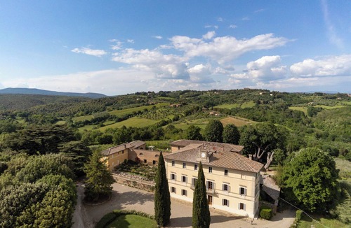 Siena Villa | Historic Tuscan Villa with frescoed halls