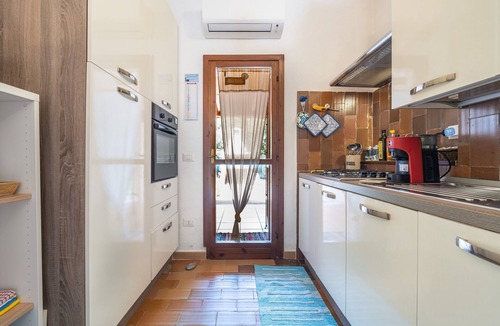 Santa Margherita di Pula House | Holiday Home 'Villetta Pineta' with Private Garden