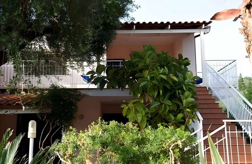 Palinuro Apartment | Holiday apartment amidst Mediterranean nature with barbecue