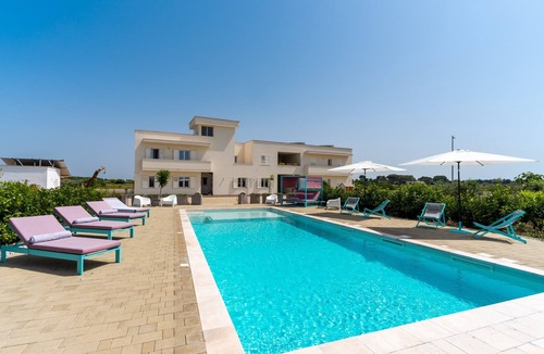 Galatone Apartment | Holiday Apartment "Le Scuderie 1" with Shared Pool, Shared Terrace & Wi-Fi