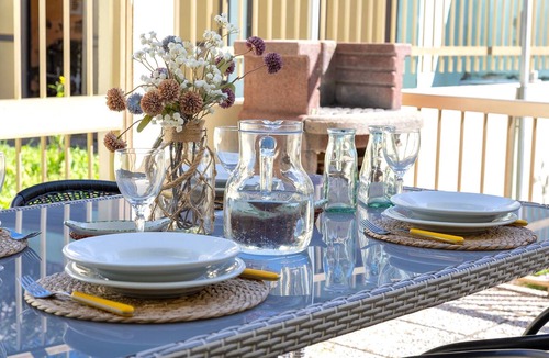 Lu Bagnu House | Holiday Home 'A due passi dal Mare' with Sea View, Private Terrace & Wi-Fi