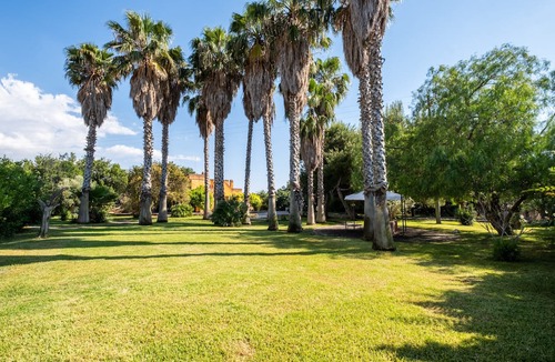 Sannicola Villa | Holiday Home 'A Few Minutes from the Sea' with Large Fenced Garden, Wi-Fi & Air Conditioning