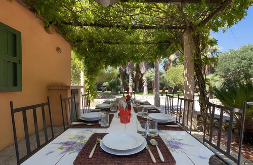 Sannicola Villa | Holiday Home 'A Few Minutes from the Sea' with Large Fenced Garden, Wi-Fi & Air Conditioning