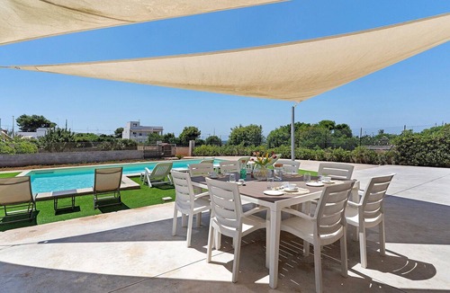 Torre Suda House | Holiday Home 'Alisea' with Sea View, Wi-Fi and Air Conditioning