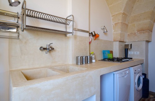 Maruggio House | Holiday Home 'Dimora Storica Maruggio' with Terrace & A/C