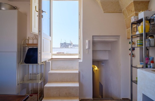 Maruggio House | Holiday Home 'Dimora Storica Maruggio' with Terrace & A/C
