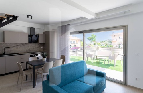 Foggetta Apartment | Holiday home Elea will give you a holiday in Pineto but with the charm of a new modern building, fresh and designed with all the comforts. The Dafne apartment is the only one on two levels of the entire Elea complex, at the entrance a large living room w