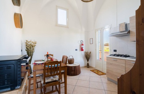Il Monte House | Holiday Home 'Garden Terrace Apartment Gallipoli' with Private Terrace, Shared Garden and Wi-Fi