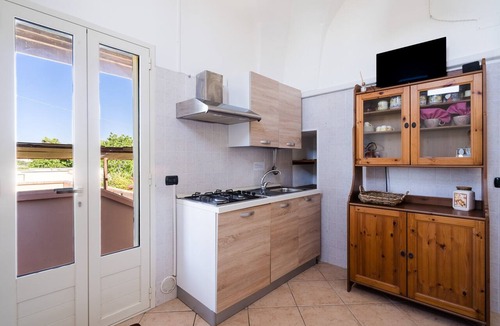 Il Monte House | Holiday Home 'Garden Terrace Apartment Gallipoli' with Private Terrace, Shared Garden and Wi-Fi