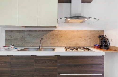 Specchiolla House | Holiday Home 'Giulia House' with Private Terrace, Wi-Fi and Air Conditioning