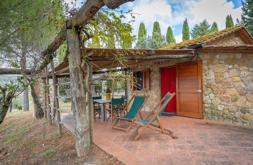 Casale Marittimo House | Holiday Home 'I Mandrioli' with Private Terrace, Wi-Fi and Air Conditioning