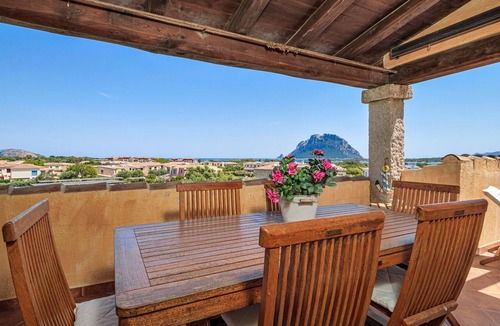 Porto San Paolo House | Holiday Home 'Il Balcone Su Tavolara' with Sea View, Shared Pool and Air Conditioning