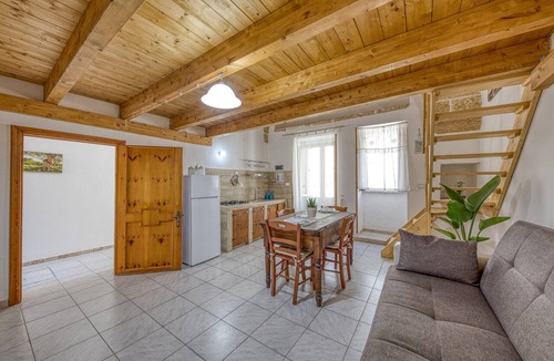Morciano di Leuca House | Holiday Home 'Antica Dimora' with Shared Terrace and Garden