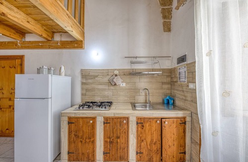 Morciano di Leuca House | Holiday Home 'Antica Dimora' with Shared Terrace and Garden
