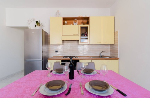 Torre San Giovanni House | Holiday Home 'Casa 406' with Balcony and Air Conditioning