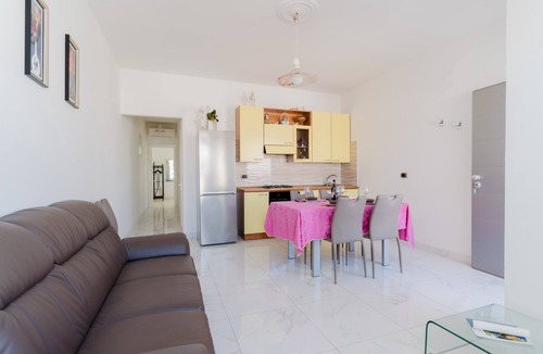Torre San Giovanni House | Holiday Home 'Casa 406' with Balcony and Air Conditioning