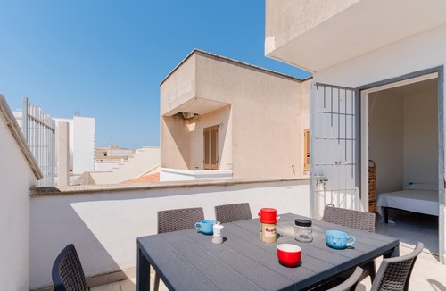 Torre San Giovanni House | Holiday Home 'Casa 406' with Balcony and Air Conditioning