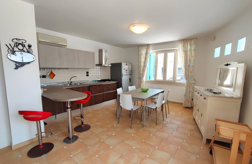 Torre San Giovanni House | Holiday Home 'Villetta A 200 Mt Dalle Spiagge' with Private Garden and Air Conditioning