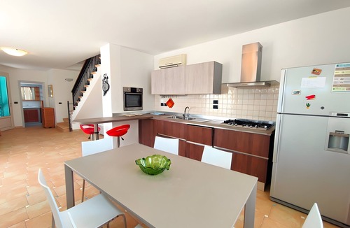 Torre San Giovanni House | Holiday Home 'Villetta A 200 Mt Dalle Spiagge' with Private Garden and Air Conditioning