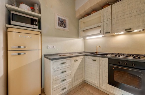 Lecce Historic Center House | Holiday Home 'La Cartapesta' with Private Terrace, Wi-Fi and Air Conditioning