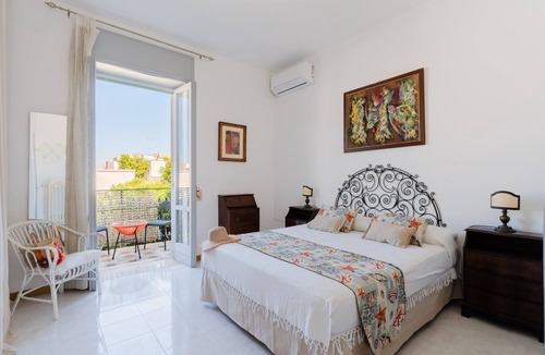 Porto Cesareo House | Holiday Home 'Lola' with Private Terrace, Private Garden and Air Conditioning