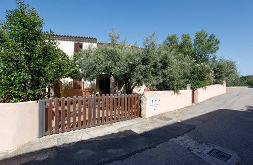 Agrustos House | Holiday Home "Mirtagru Appartamento Dell'Oleandro" with Garden, 2 Private Terraces & Wi-Fi