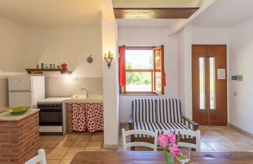 Fauglia House | Holiday Home 'Poggio2' with Shared Pool, Private Garden and Wi-Fi