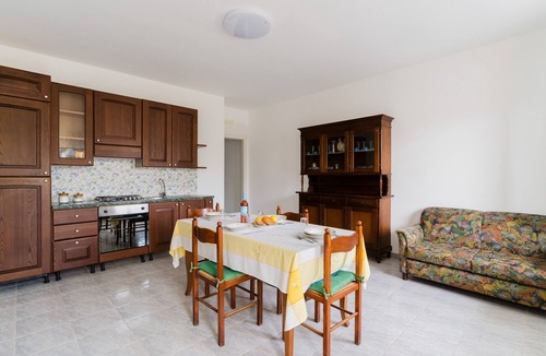 Sant'Isidoro House | Holiday Home 'Silvanella Apartment Sant'isidoro' with Private Garden, Balcony and Air Conditioning