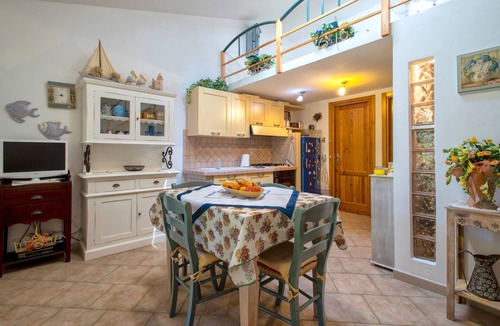 La Pelosa House | Holiday Home 'Stintino La Pelosa' with Private Terrace, Wi-Fi and Air Conditioning