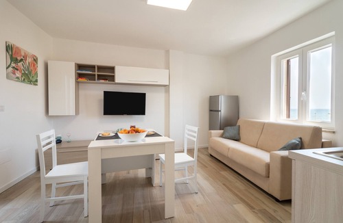 Torre a Mare House | Holiday Home 'Suite N12 - Luxury Apartment' with Sea View, Wi-Fi and Air Conditioning