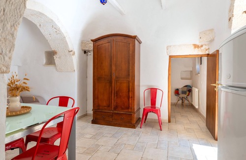 Ceglie Messapica House | Holiday Home 'Trullo Giovanni' with Private Garden, Wi-Fi and Air Conditioning