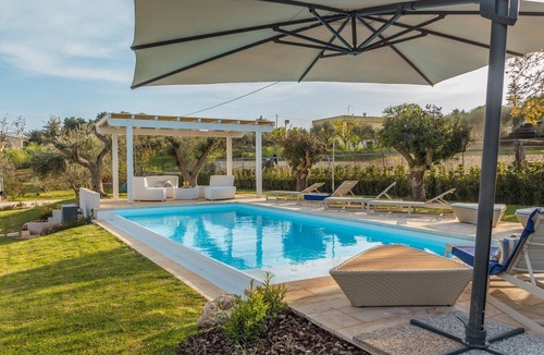 Martina Franca House | Holiday Home 'Trulli Terralunga' with Pool and Wi-Fi