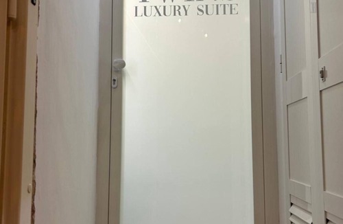 Barletta House | Holiday Home 'Twins Luxury Suite' with Wi-Fi and Air Conditioning