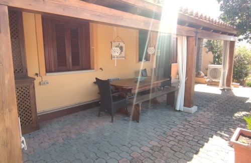 Monte Petrosu House | Holiday Home 'Villetta Girgolu' with Private Garden and Air Conditioning
