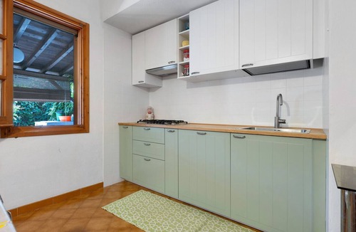 Solanas House | Holiday Home 'Villa Nino - Solanas' with Mountain View, Wi-Fi and Air Conditioning